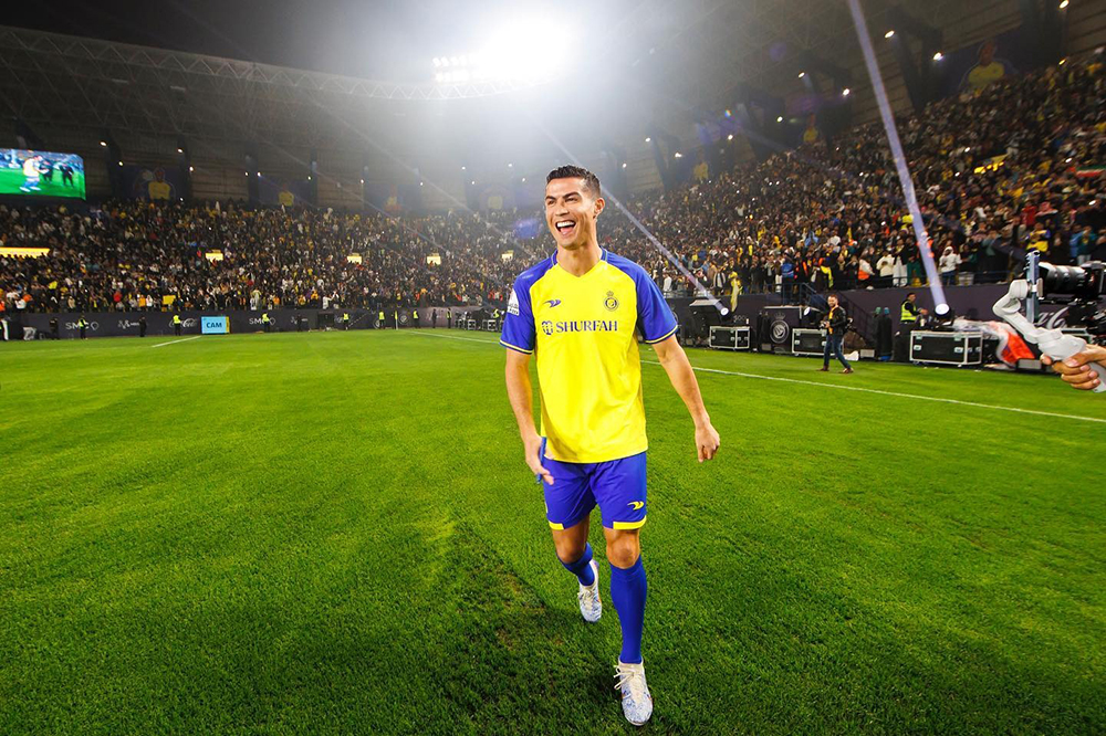 Cristiano Ronaldo trong buổi lễ ra mắt hoành tráng tại Al Nassr