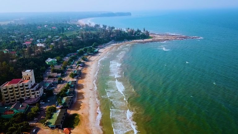 Bãi biển Cửa Tùng những năm đầu thế kỷ 20 khi còn mang đậm nét hoang sơ và quyến rũ