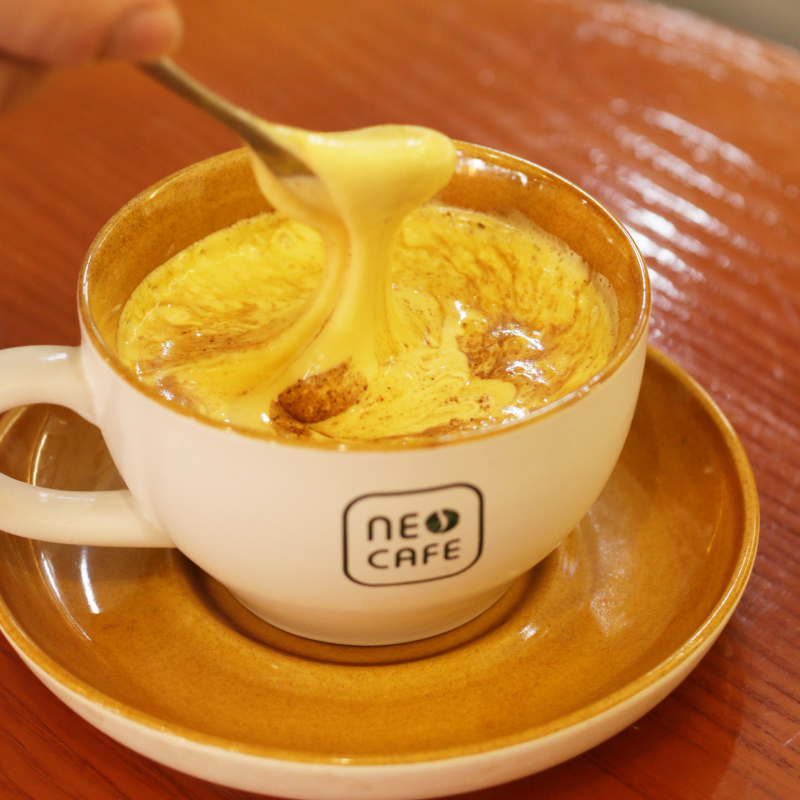 Ly cafe trứng nóng hổi béo ngậy một đặc sản không thể bỏ qua ở Đà Lạt