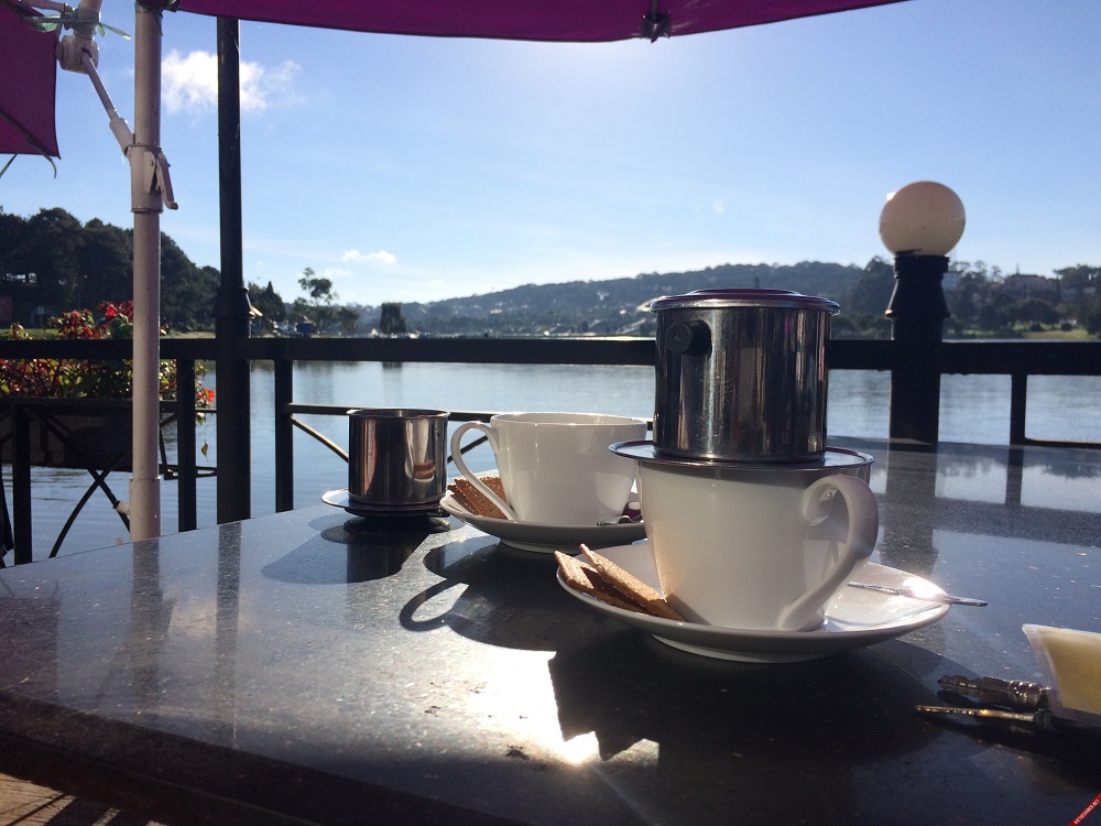 An Cafe nhìn ra Hồ Xuân Hương