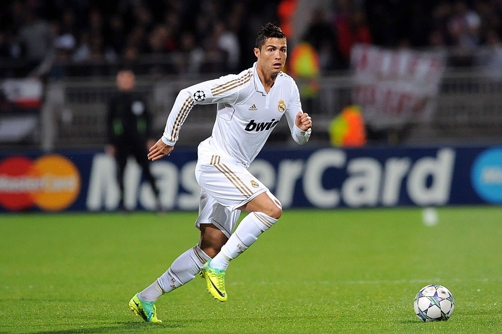 Cristiano Ronaldo ăn mừng bàn thắng trong màu áo Real Madrid